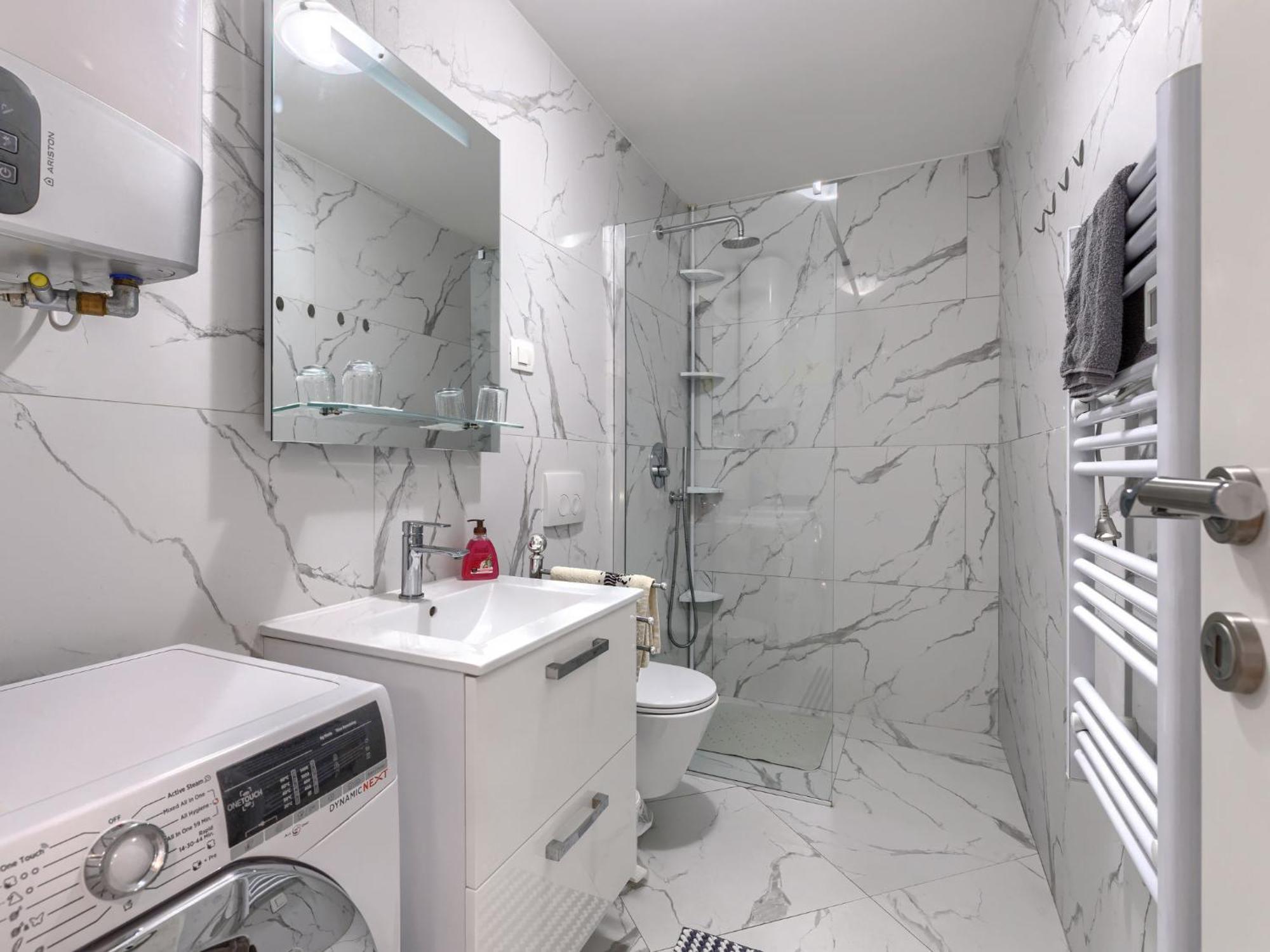 Apartment Center Sea By Interhome